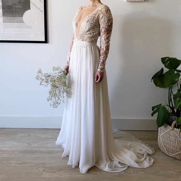 Anne Barge Leyland Wedding Gown - Picture 3 of 16